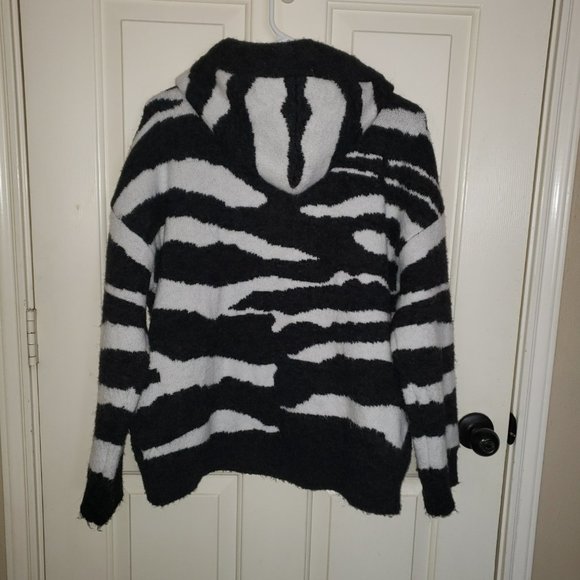 Women's wool sweater jacket with hoodie zebra print w/zipper black and white - Picture 6 of 6